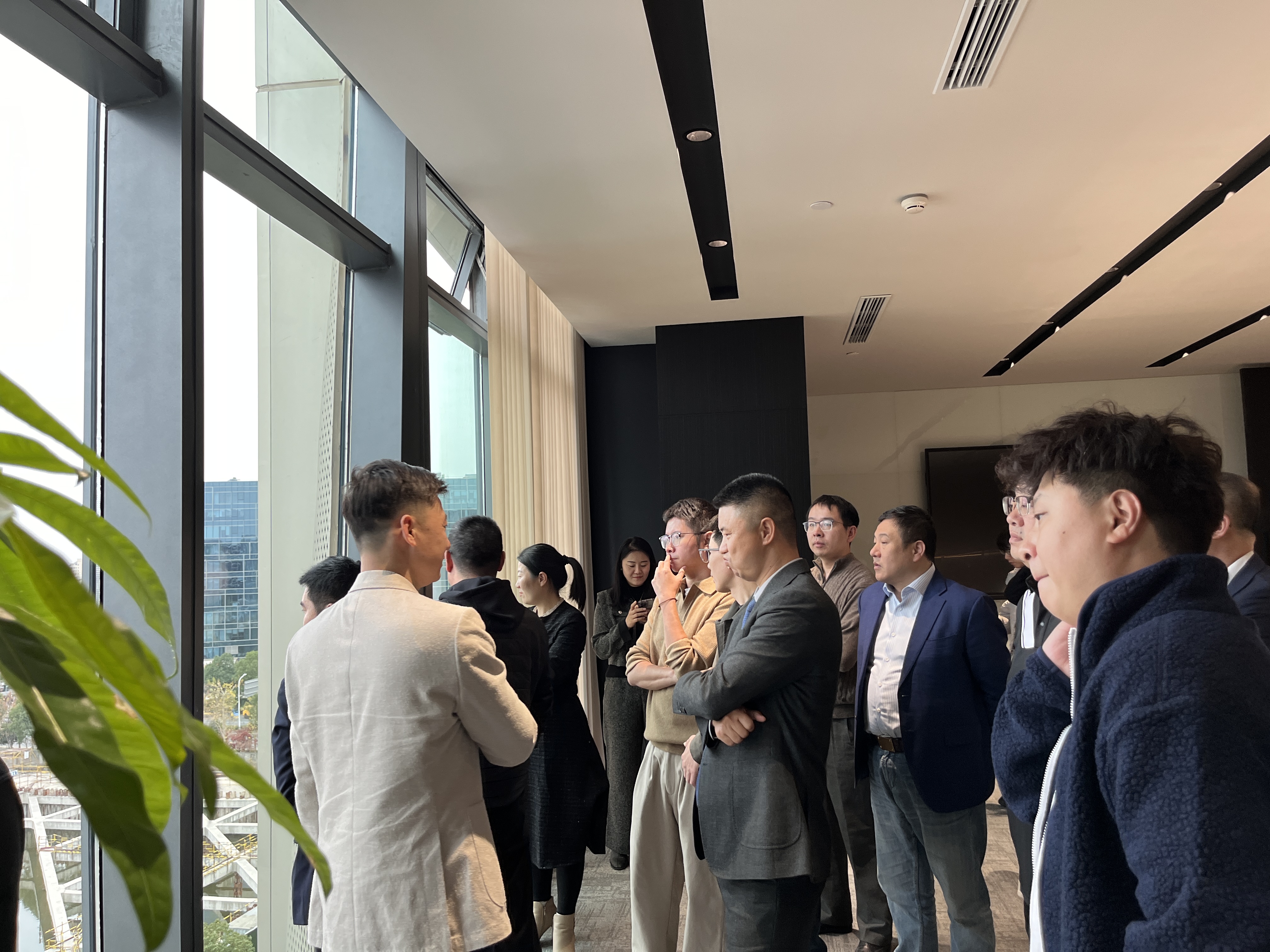 盈科法商生態(tài)鏈企業(yè)蒞臨孚盟軟件參觀交流，賦能企業(yè)持續(xù)增長(zhǎng)！(圖1)